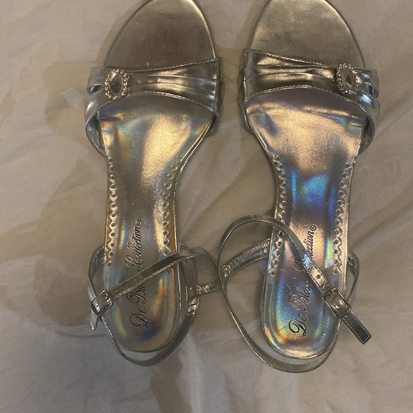 Lovely silver metallic kitten heels - Picture 3 of 5